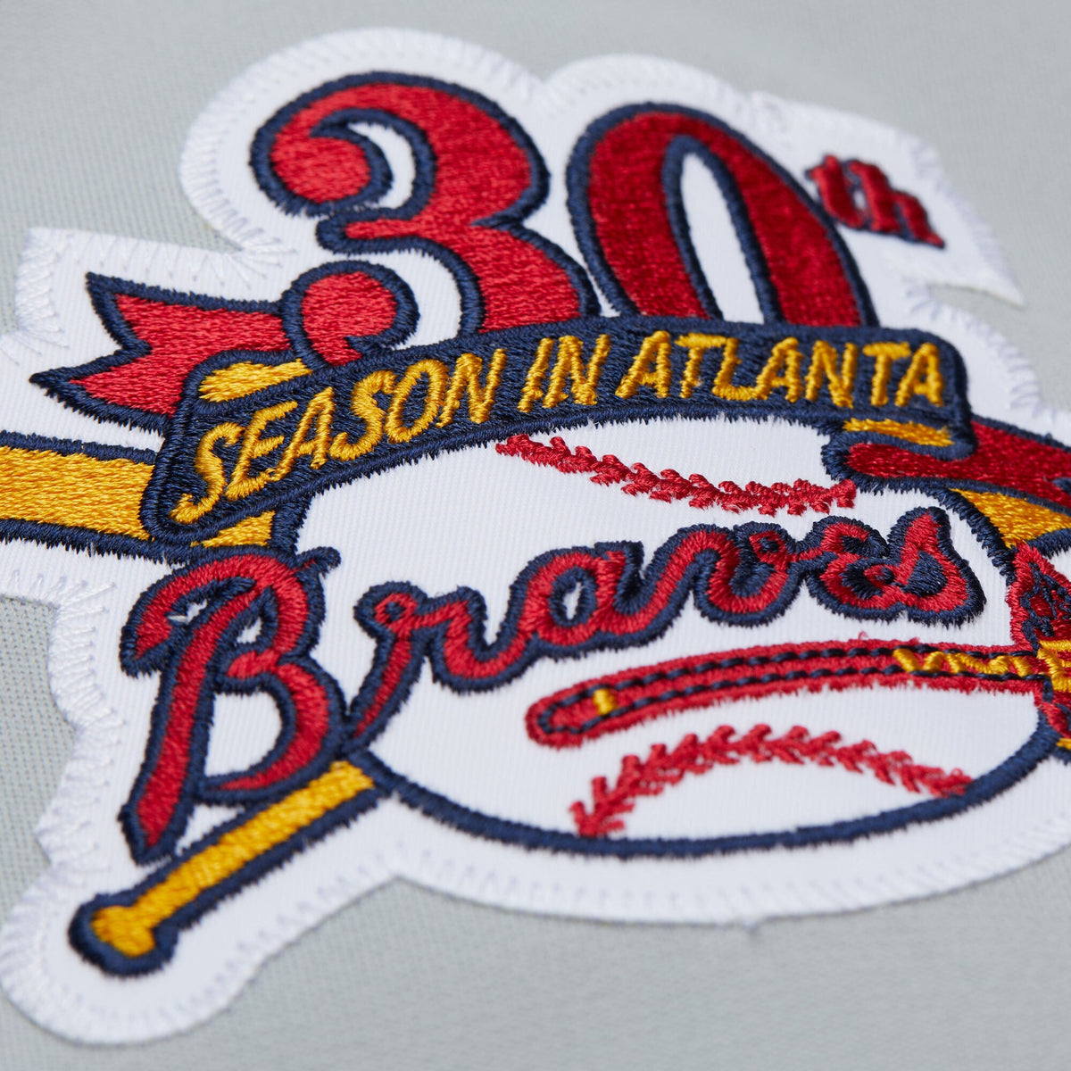 Men's Atlanta Braves Greg Maddux Mitchell & Ness Gray 1995 Throwback Authentic Jersey